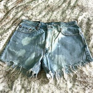 Levi Denim distressed shorts size 34/32 505